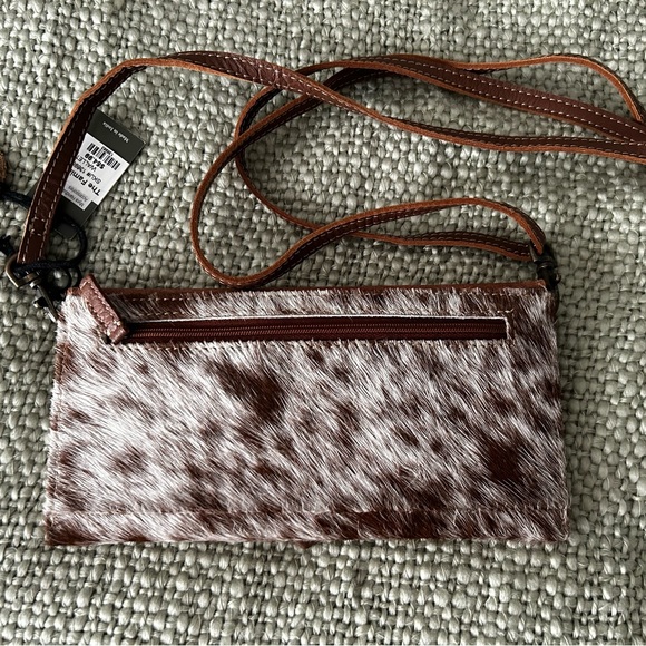 Myra Clutch Crossbody - Picture 2 of 3